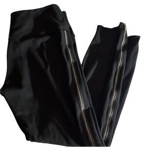 Lysse black size large legging with full zipper on outer legs faux leather
